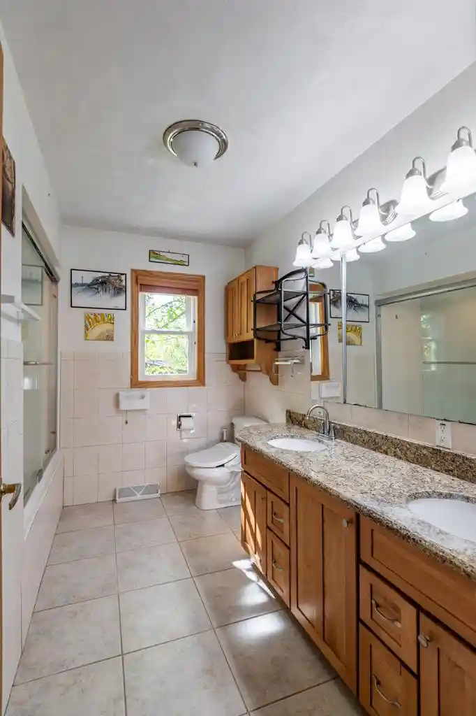 Photo 3 of Single family home for sale at 3725 Cliffside Dr, La Crosse, WI 54601 | MLS# 1983851 | Listing updated on 2026-10-08