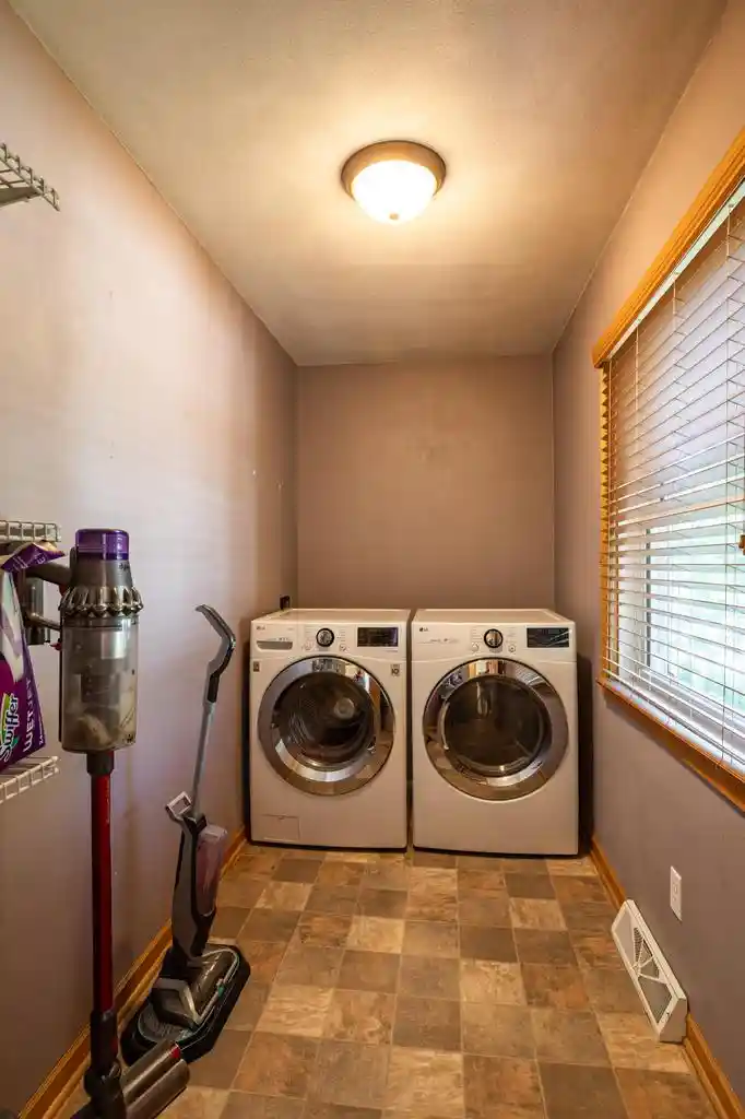 Photo 4 of Single family home for sale at 3725 Cliffside Dr, La Crosse, WI 54601 | MLS# 1983851 | Listing updated on 2026-10-08