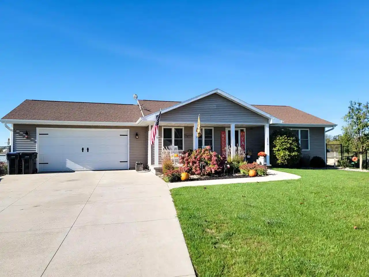 Photo 1 of Single family home for sale at 2270 Lensmire Ln, Waupaca, WI 54981 | MLS# 50333952 | Listing updated on 2026-10-10