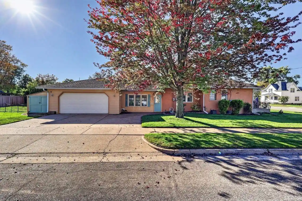 Photo 1 of Single family home for sale at 1250 Oak St, Wisconsin Rapids, WI 54494 | MLS# 22605016 | Listing updated on 2026-10-08