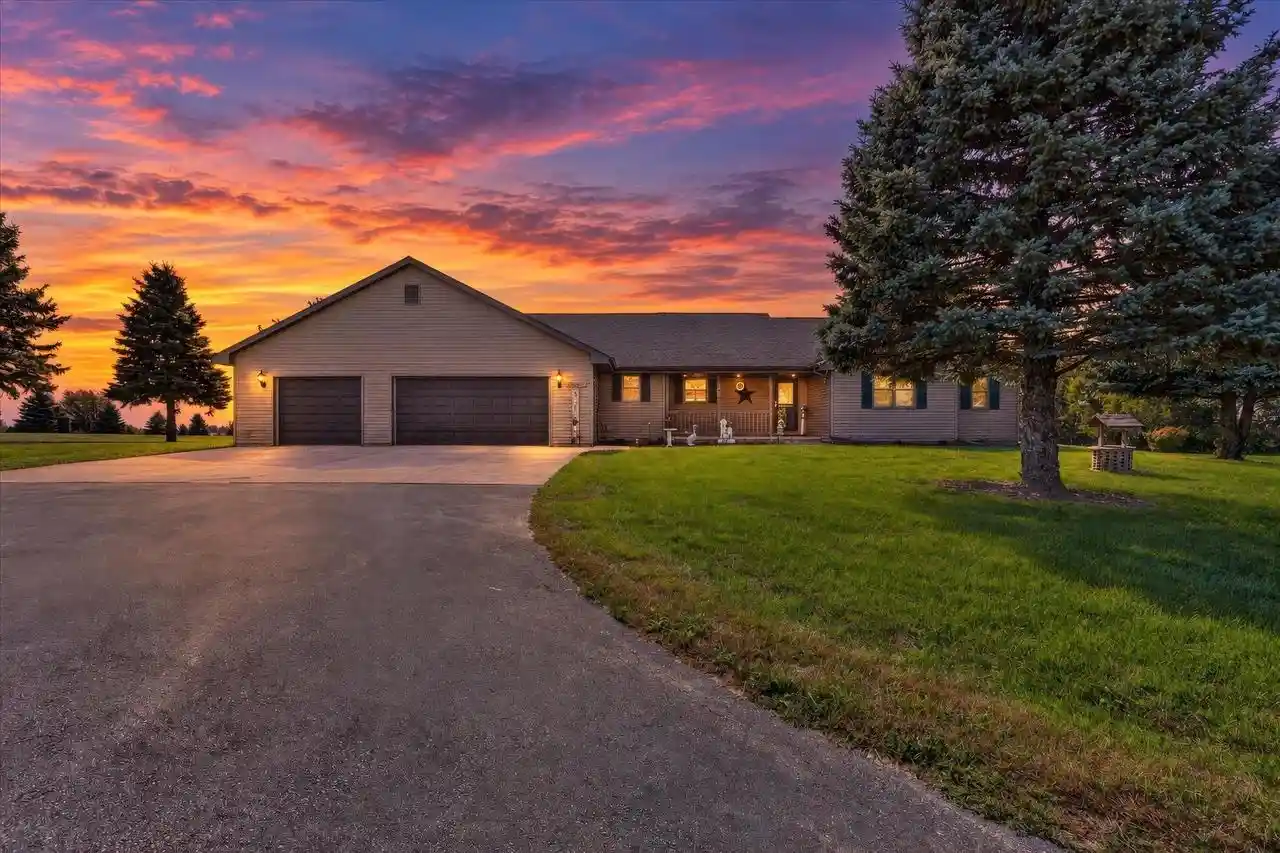 Photo 1 of Single family home for sale at 5541 W County A Rd, Janesville, WI 53548 | MLS# 2034249 | Listing updated on 2026-10-09