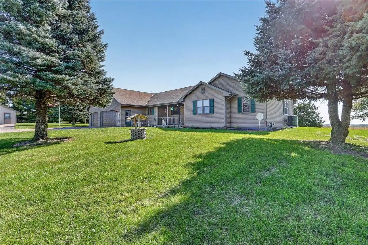 Photo 3 of Single family home for sale at 5541 W County A Rd, Janesville, WI 53548 | MLS# 2034249 | Listing updated on 2026-10-09