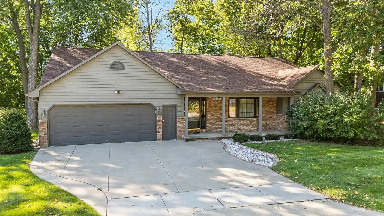 Single family home for sale at 3225 S Scarlet Oak Ln, Appleton, WI 54915 | MLS# 50333961