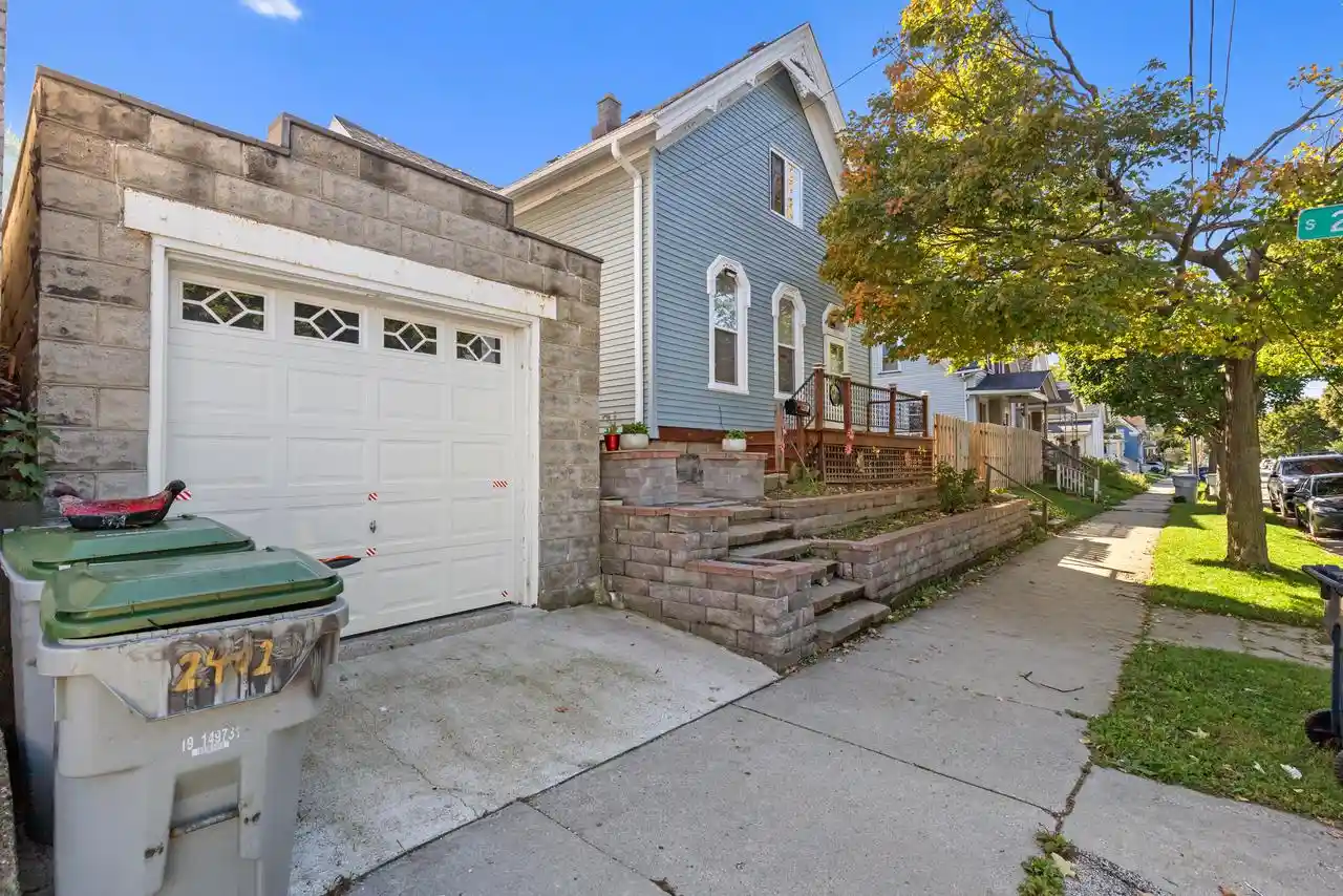 Photo 1 of Single family home for sale at 2401 W Grant St, Milwaukee, WI 53215 | MLS# 1983869 | Listing updated on 2026-10-09