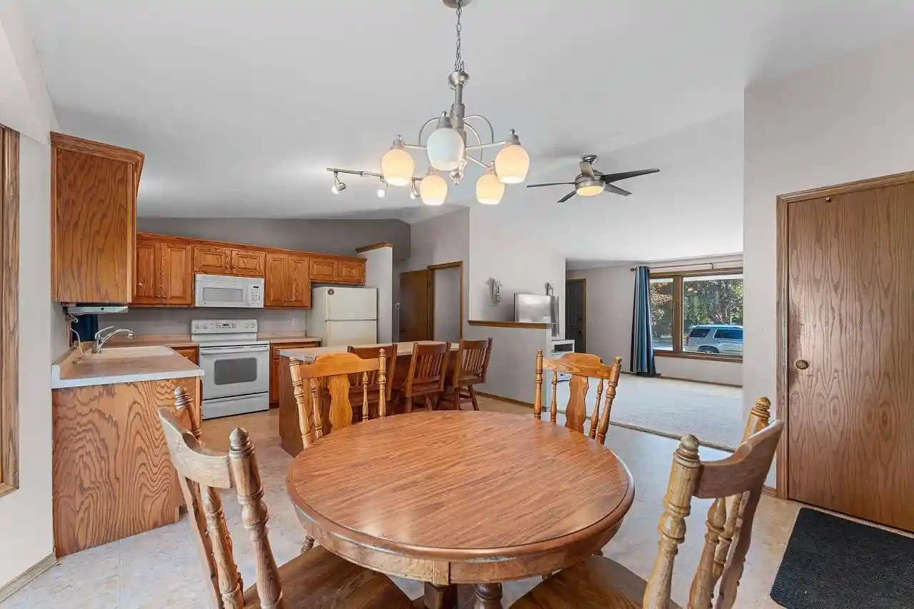 Photo 3 of Single family home for sale at 2838 Woodale Ave, Green Bay, WI 54313 | MLS# 50333967 | Listing updated on 2026-10-08