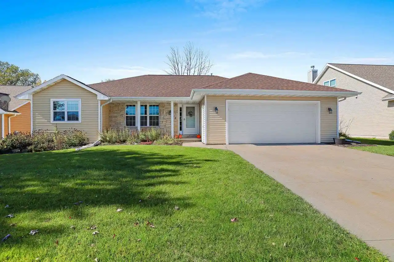 Photo 1 of Single family home for sale at 2182 W Melcorn Cir, De Pere, WI 54115 | MLS# 50333964 | Listing updated on 2026-10-08