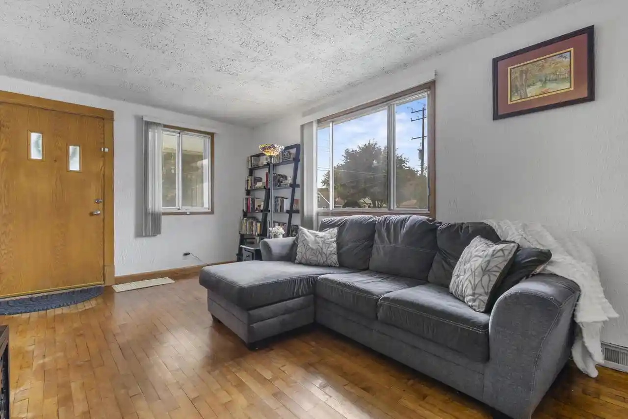 Photo 1 of Single family home for sale at 612 S Weimar St, Appleton, WI 54915 | MLS# 50333968 | Listing updated on 2026-10-08