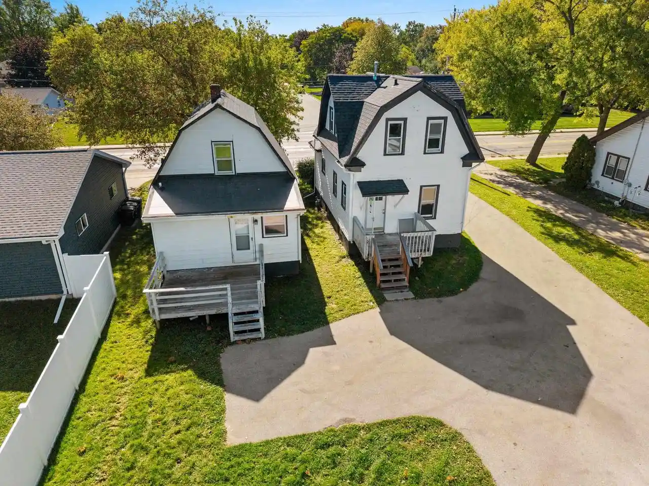 Photo 1 of Multi family home for sale at 533 E Allouez Ave, Green Bay, WI 54301 | MLS# 50333985 | Listing updated on 2026-10-08