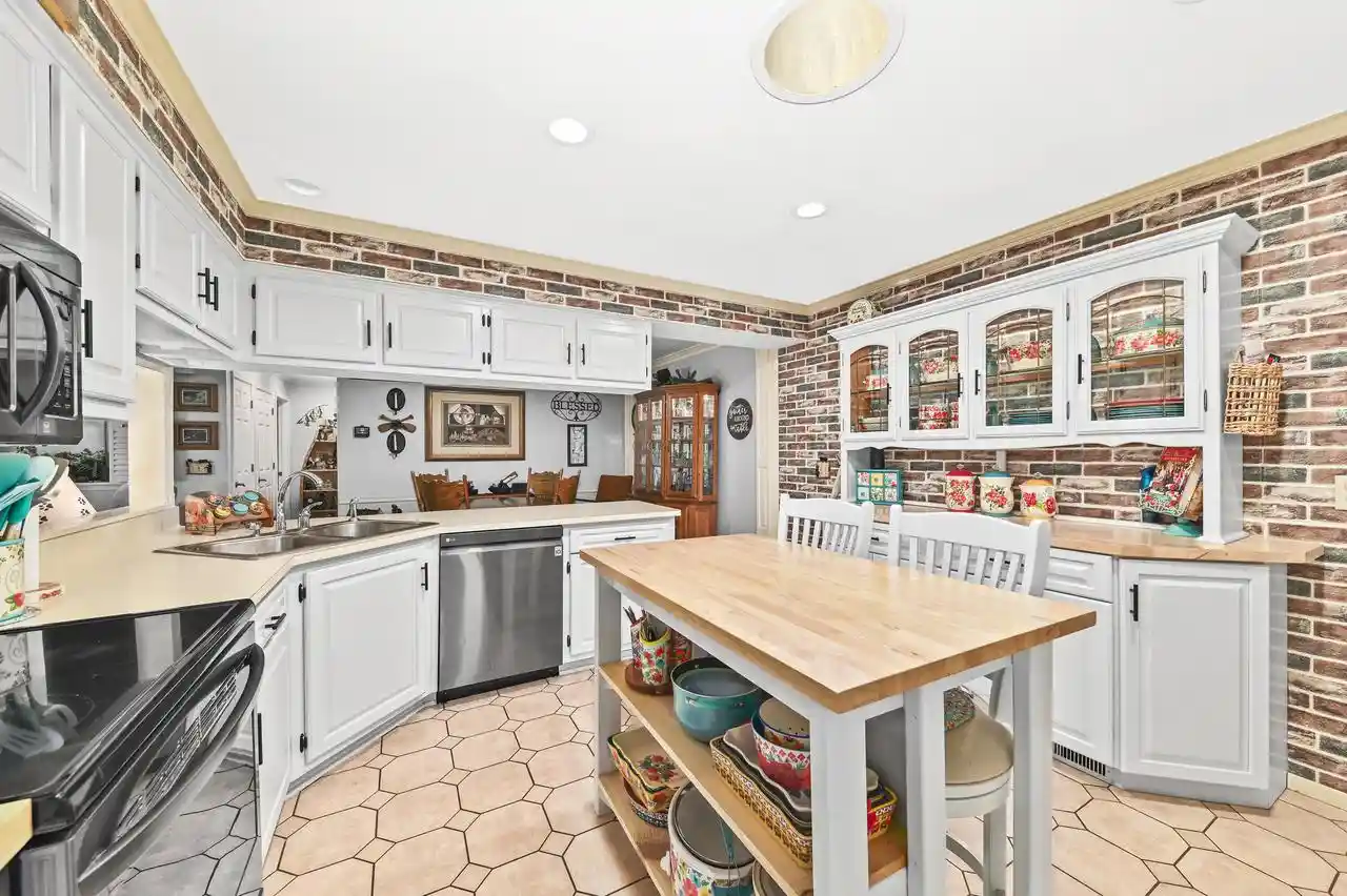Photo 3 of Condo for sale at W136n8124 River Park Dr, Menomonee Falls, WI 53051 | MLS# 1983877 | Listing updated on 2026-10-10
