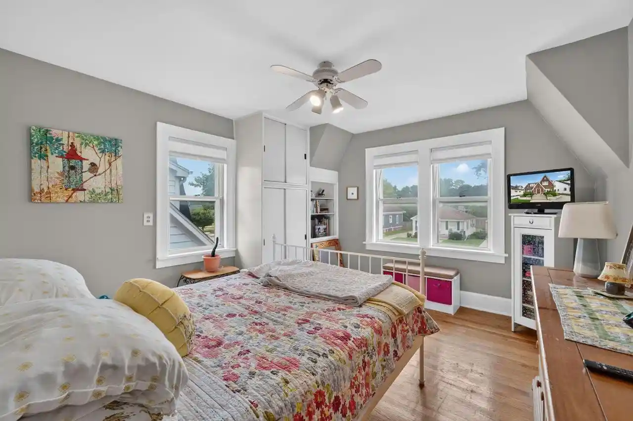 Photo 3 of Single family home for sale at 933 Lathrop Ave, Racine, WI 53405 | MLS# 1983879 | Listing updated on 2026-10-15