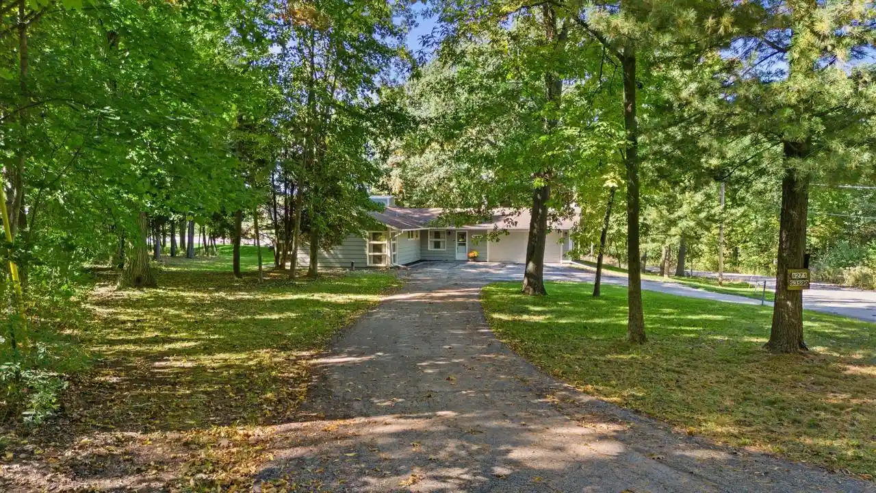 Photo 1 of Single family home for sale at W271s3599 Oak Knoll Dr, Waukesha, WI 53189 | MLS# 1983880 | Listing updated on 2026-10-08