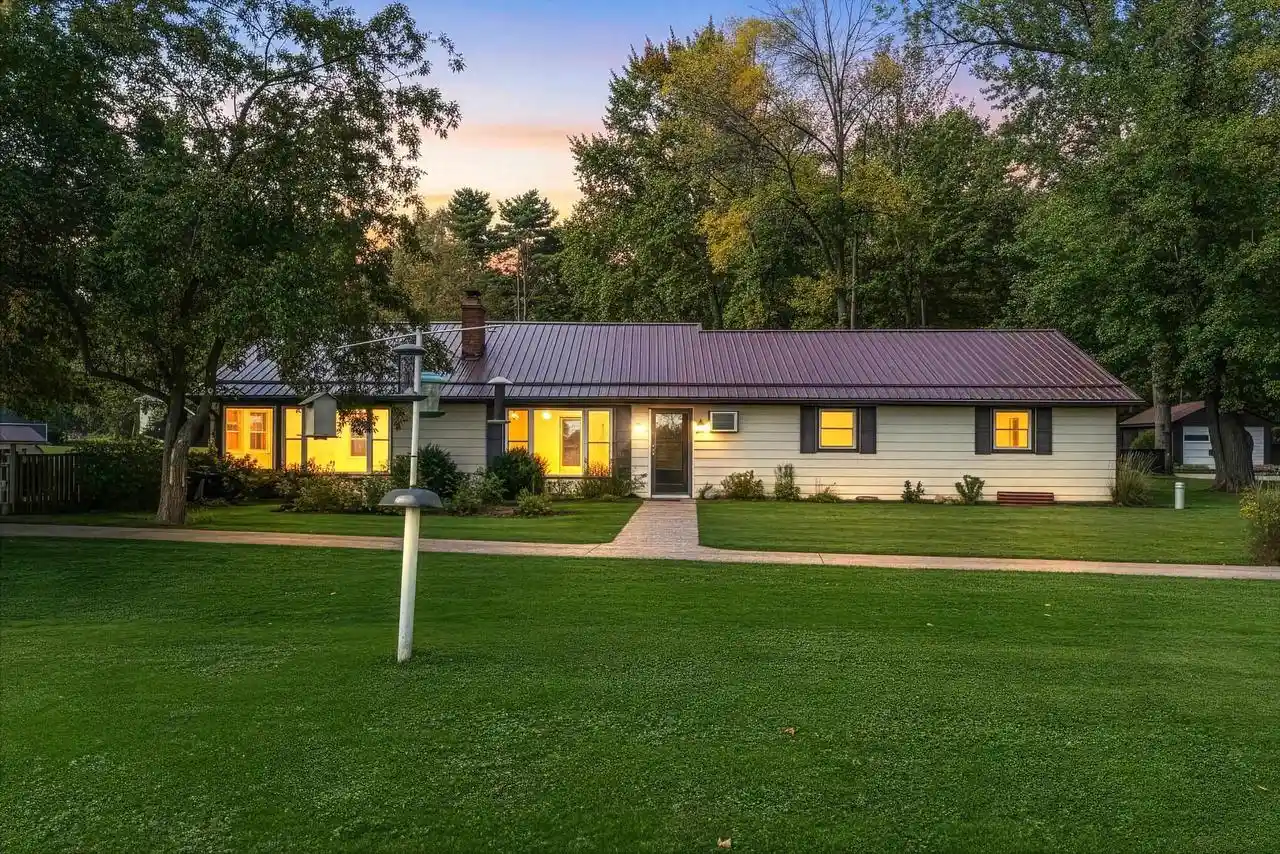 Photo 1 of Single family home for sale at 4135 Lade Beach Rd, Little Suamico, WI 54141 | MLS# 50333987 | Listing updated on 2026-10-08