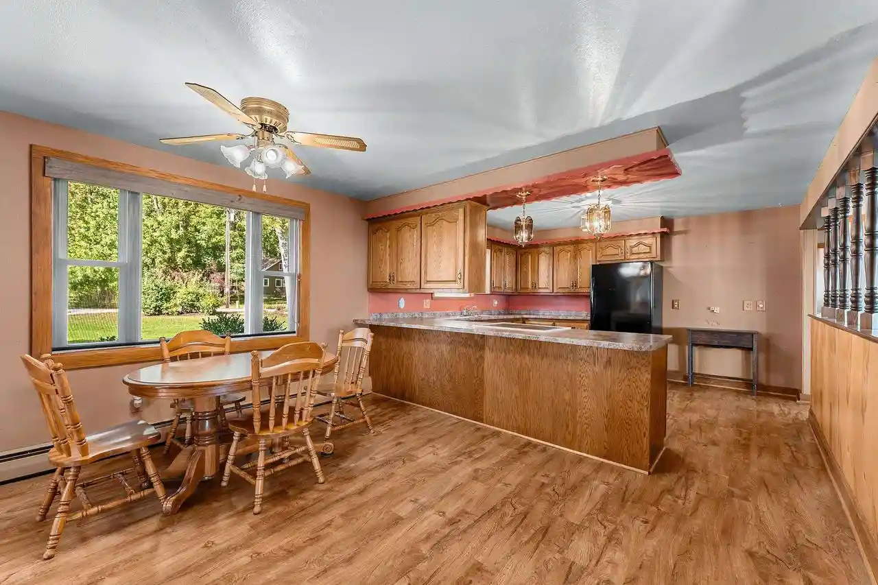 Photo 3 of Single family home for sale at 4135 Lade Beach Rd, Little Suamico, WI 54141 | MLS# 50333987 | Listing updated on 2026-10-08