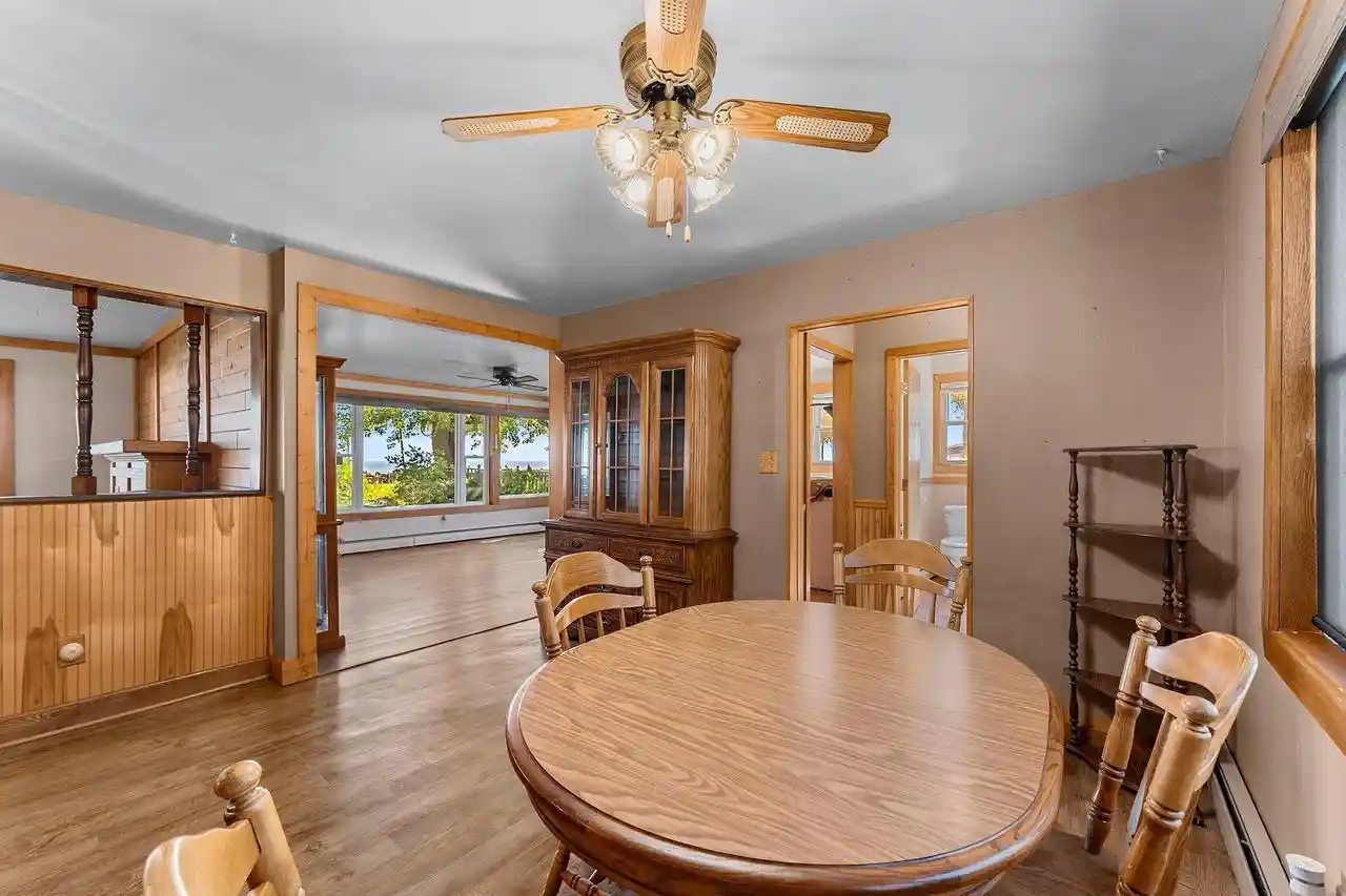 Photo 4 of Single family home for sale at 4135 Lade Beach Rd, Little Suamico, WI 54141 | MLS# 50333987 | Listing updated on 2026-10-08