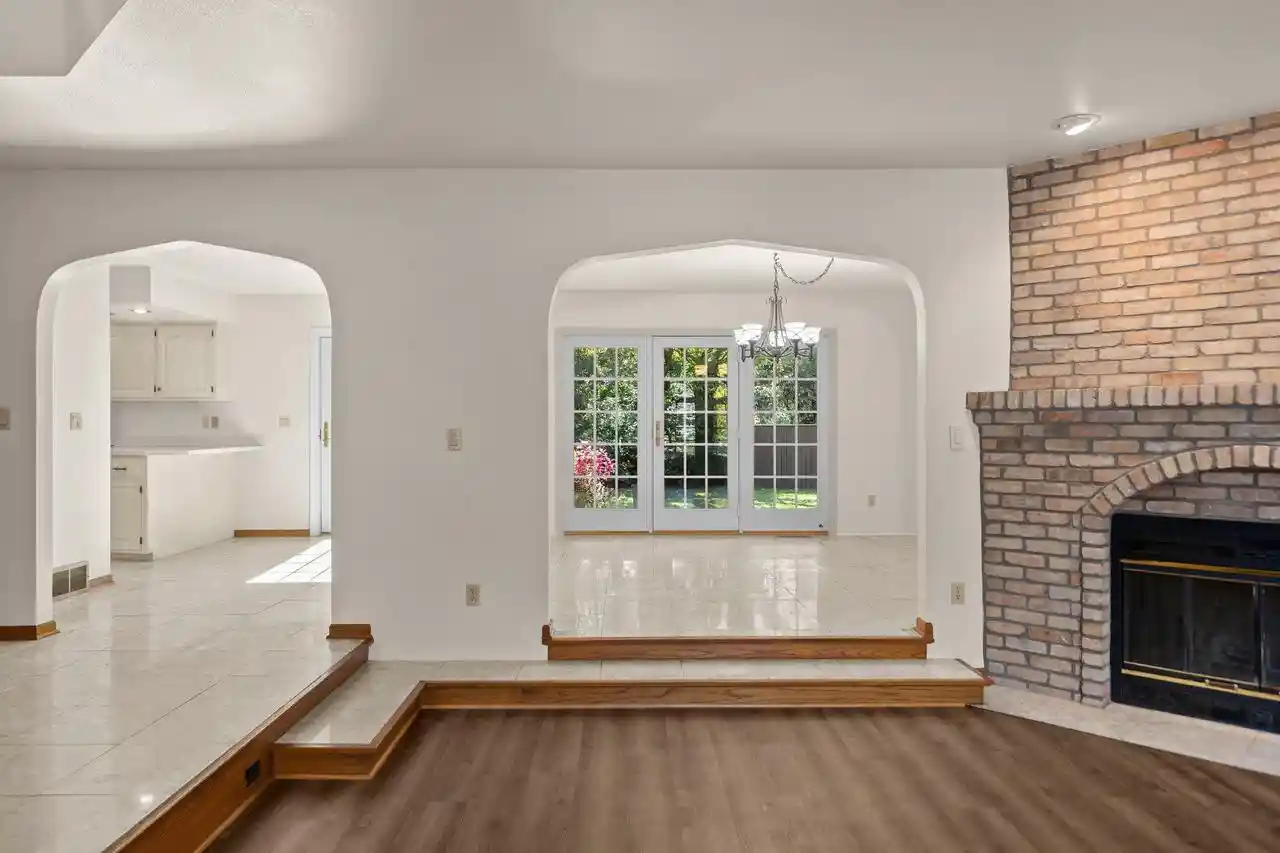 Photo 2 of Single family home for sale at 1580 Arboretum Dr, Oshkosh, WI 54901 | MLS# 50333980 | Listing updated on 2026-10-10