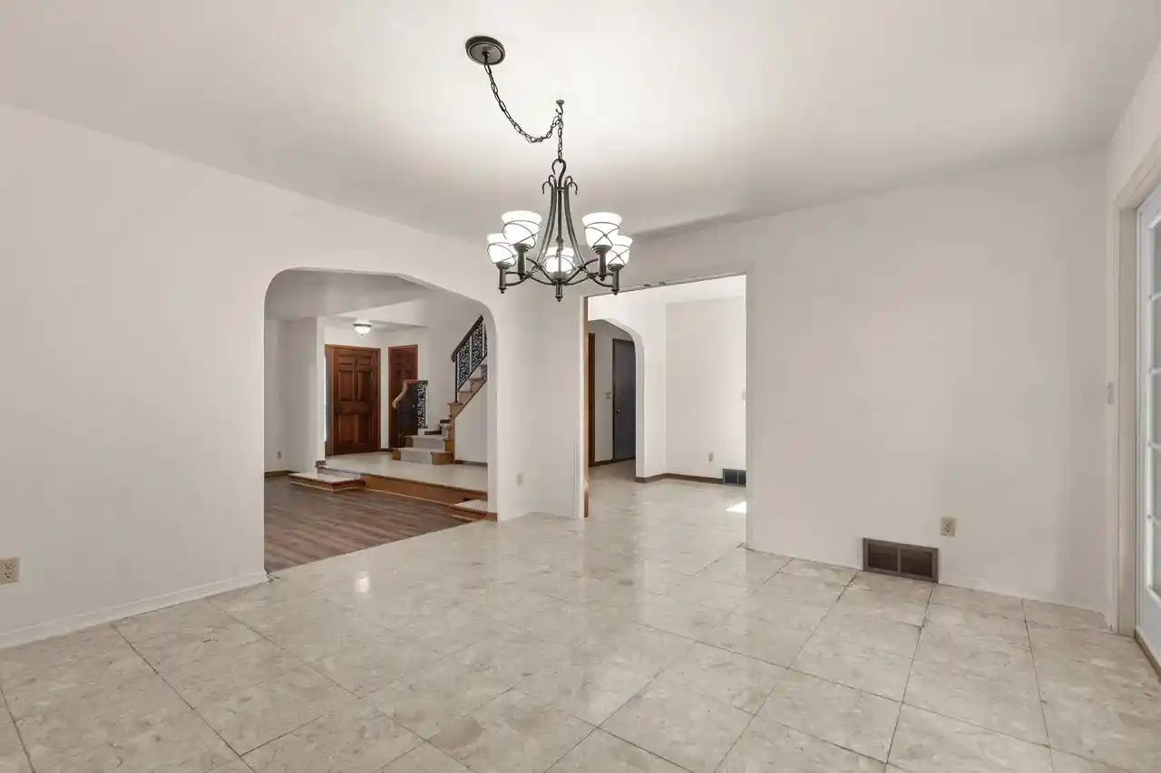 Photo 4 of Single family home for sale at 1580 Arboretum Dr, Oshkosh, WI 54901 | MLS# 50333980 | Listing updated on 2026-10-10
