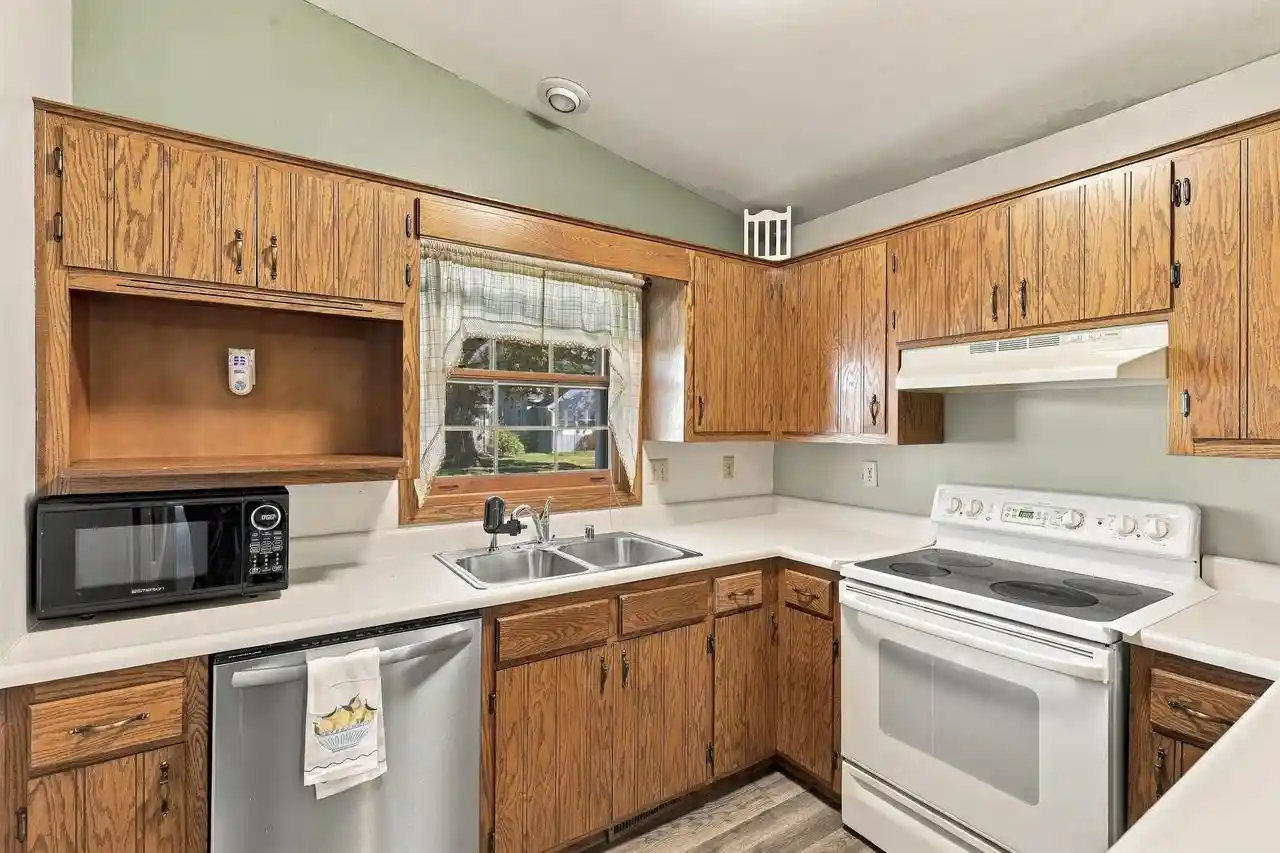 Photo 3 of Single family home for sale at 605 5th Street, Menasha, WI 54952 | MLS# 50333958 | Listing updated on 2026-10-08