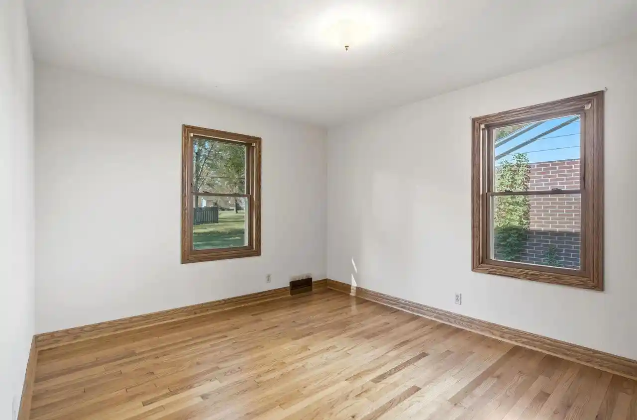 Photo 4 of Single family home for sale at 1227 Division St, Green Bay, WI 54303 | MLS# 50333973 | Listing updated on 2026-10-08