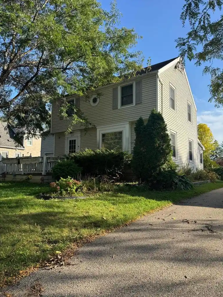 Single family home for sale at 1009 Red Oak Ln, Appleton, WI 54915 | MLS# 50333991