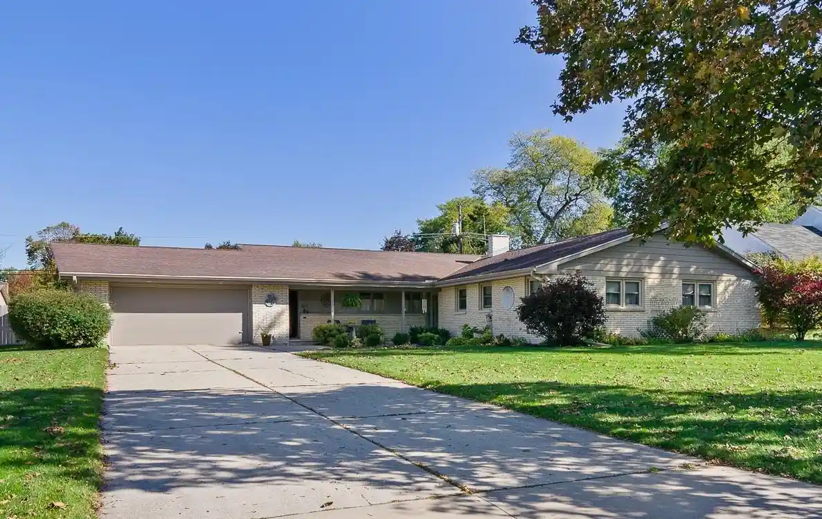 Photo 1 of Single family home for sale at 160 St Marys Blvd, Green Bay, WI 54301 | MLS# 50333989 | Listing updated on 2026-10-08