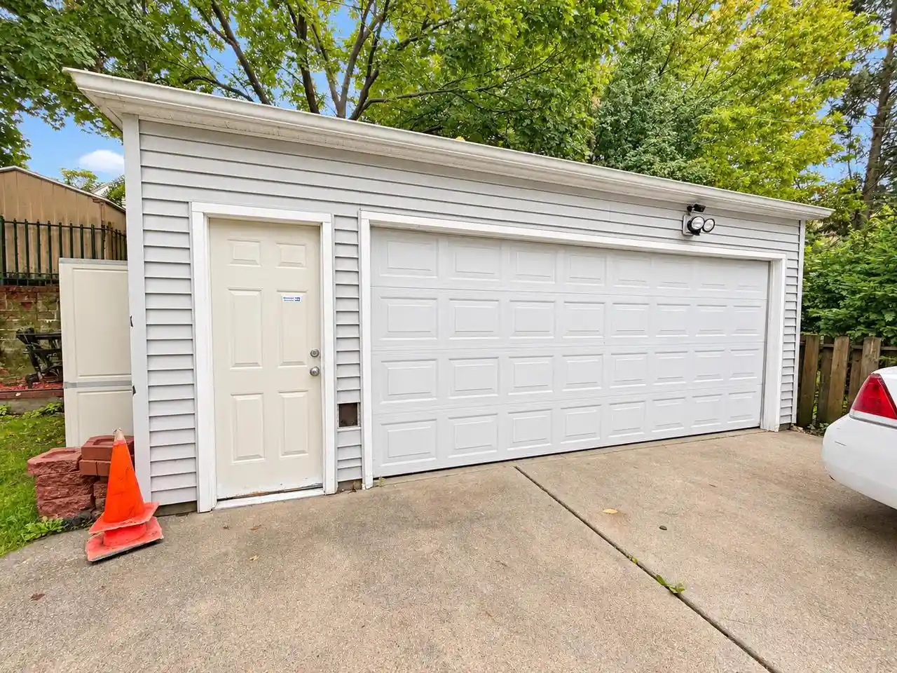 Photo 4 of Single family home for sale at 3743 W Miller Ln, Milwaukee, WI 53208 | MLS# 1983913 | Listing updated on 2026-10-09