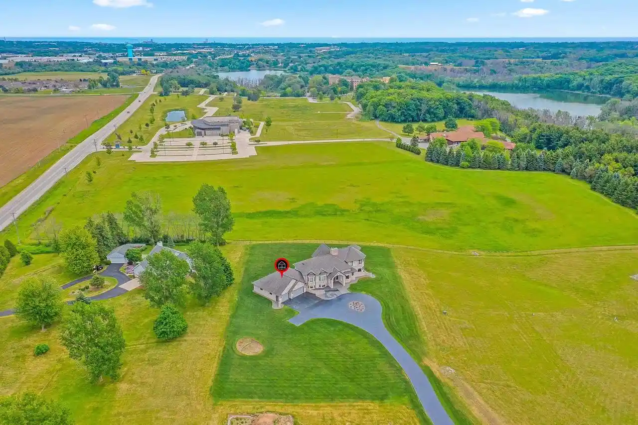 Photo 3 of Single family home for sale at 2315 Silveridge Dr, Manitowoc, WI 54220 | MLS# 50333992 | Listing updated on 2026-10-08