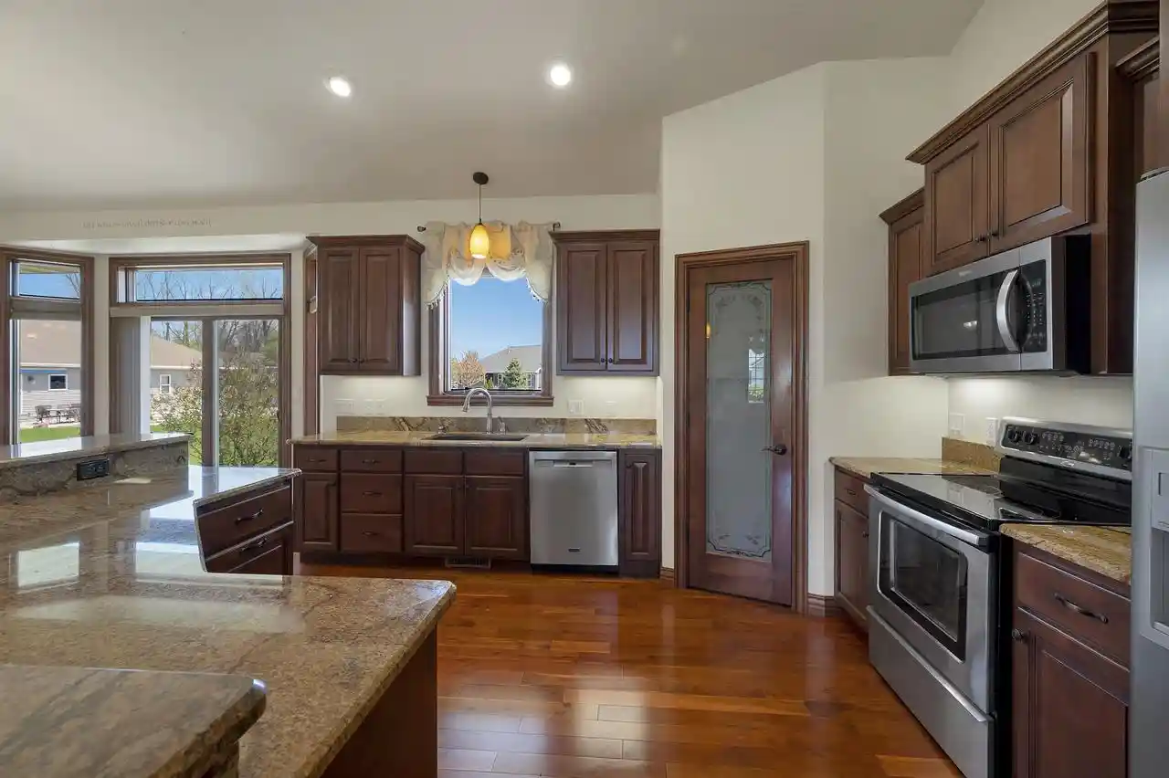 Photo 4 of Single family home for sale at 334 Whispering Crk Ct, Green Bay, WI 54303 | MLS# 50333998 | Listing updated on 2026-10-08