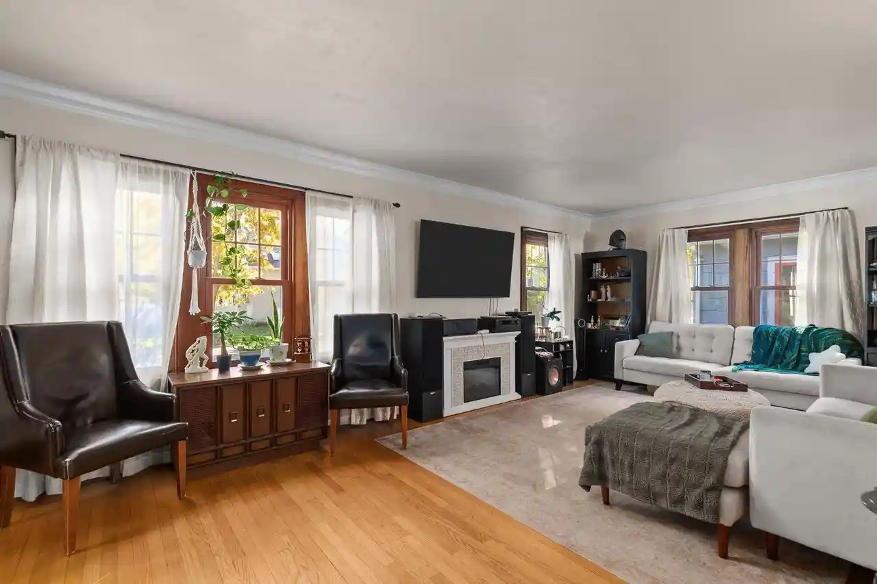 Photo 3 of Single family home for sale at 911 N Rankin St, Appleton, WI 54911 | MLS# 50334005 | Listing updated on 2026-10-08