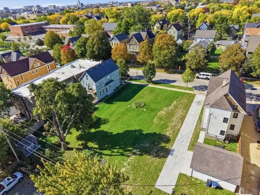 Photo 3 of Land for sale at 2038 N Palmer St, Milwaukee, WI 53212 | MLS# 1983966 | Listing updated on 2026-10-11