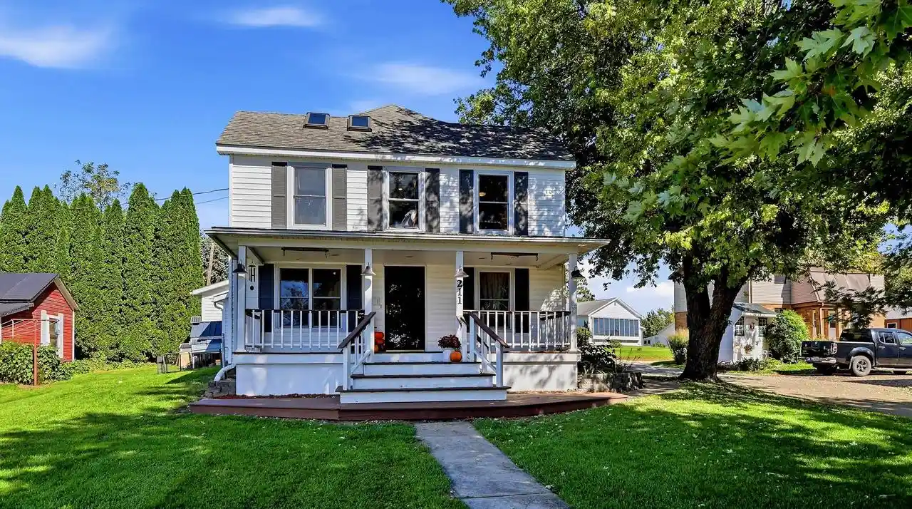 Photo 1 of Single family home for sale at 211 E High St, Shullsburg, WI 53586 | MLS# 2034287 | Listing updated on 2026-10-08