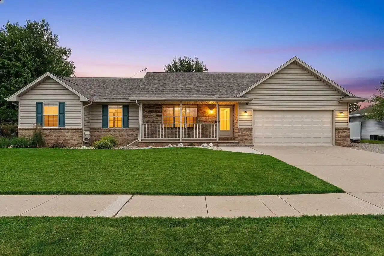 Photo 1 of Single family home for sale at 2337 Samantha St, De Pere, WI 54115 | MLS# 50334016 | Listing updated on 2026-10-08
