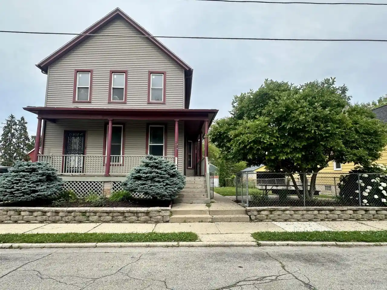 Photo 1 of Single family home for sale at 1315 Howe St, Racine, WI 53403 | MLS# 1983973 | Listing updated on 2026-10-08