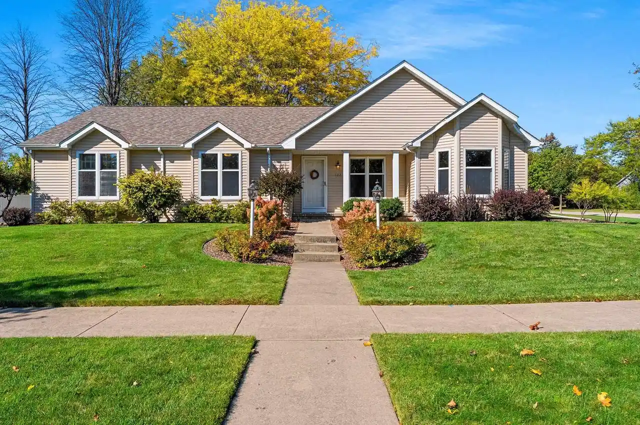Photo 1 of Single family home for sale at 102 Acreview Dr, De Pere, WI 54115 | MLS# 50334027 | Listing updated on 2026-10-08