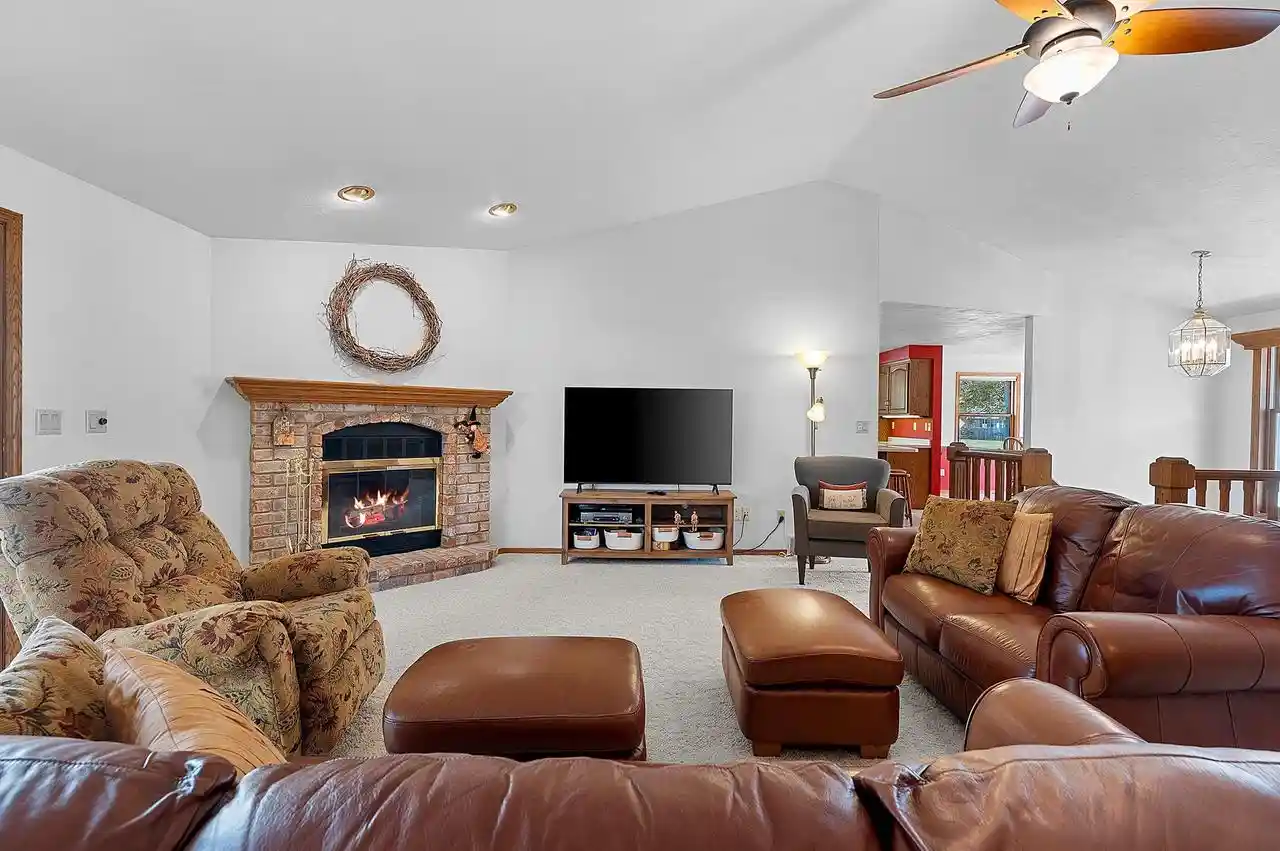 Photo 3 of Single family home for sale at 102 Acreview Dr, De Pere, WI 54115 | MLS# 50334027 | Listing updated on 2026-10-08