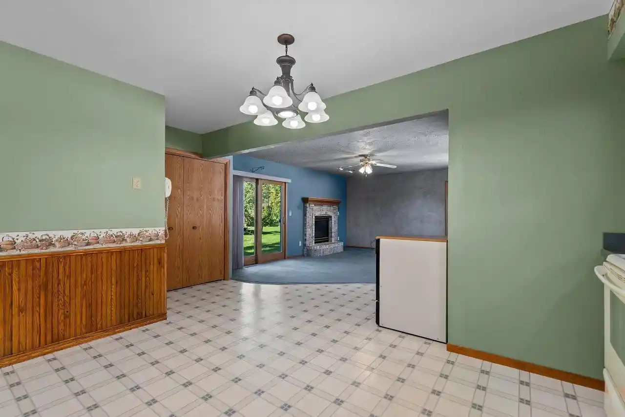 Photo 3 of Single family home for sale at W7070 Verna Rd, Menasha, WI 54952 | MLS# 50334029 | Listing updated on 2026-10-08