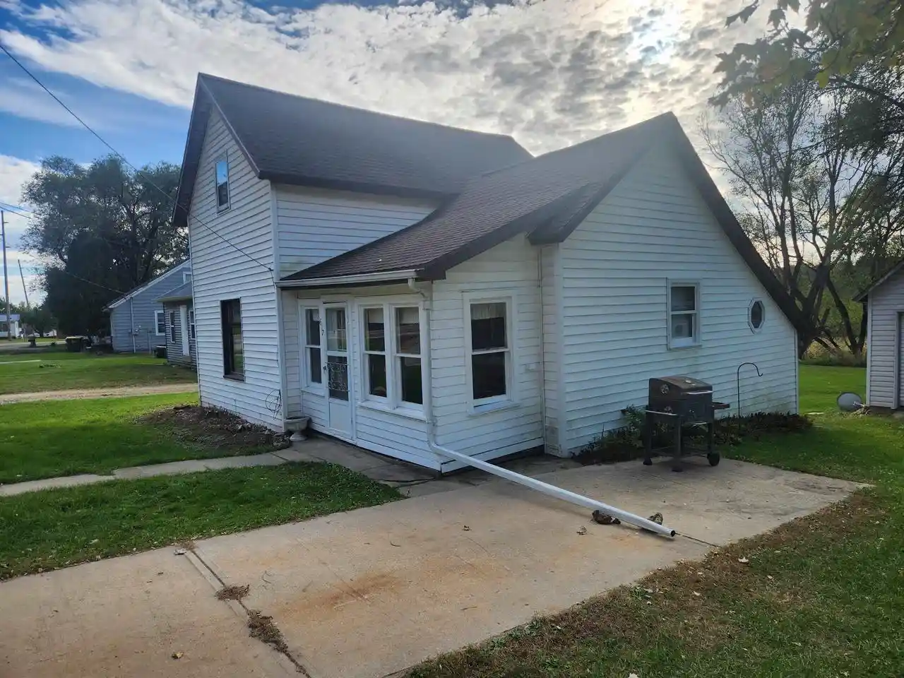 Photo 1 of Single family home for sale at 617 Center St, Wonewoc, WI 53968 | MLS# 2034299 | Listing updated on 2026-10-08