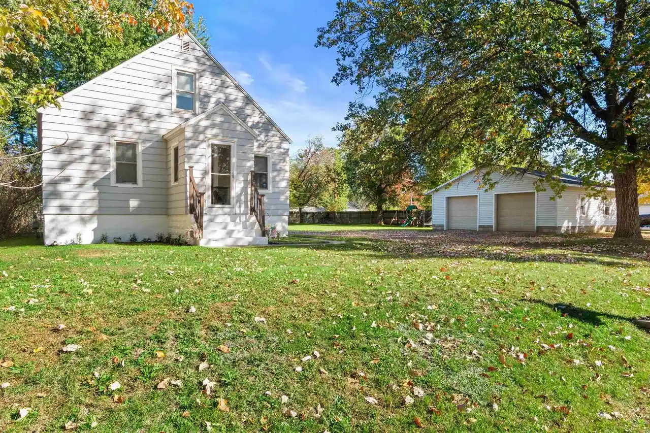 Photo 1 of Single family home for sale at 1421 18th Avenue S, Wisconsin Rapids, WI 54495 | MLS# 22605044 | Listing updated on 2026-10-08