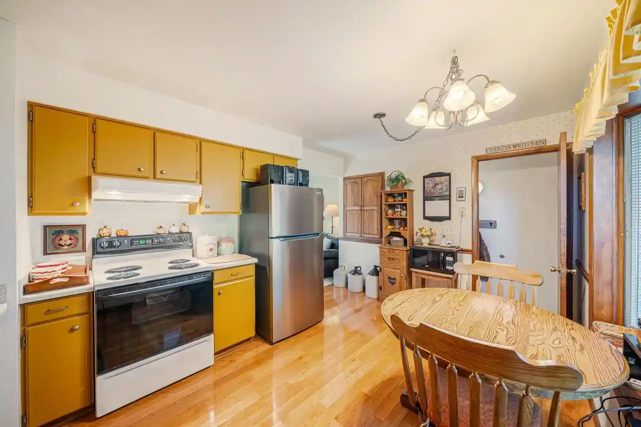 Photo 2 of Single family home for sale at 1335 Clairville Rd, Oshkosh, WI 54904 | MLS# 50334039 | Listing updated on 2026-10-08