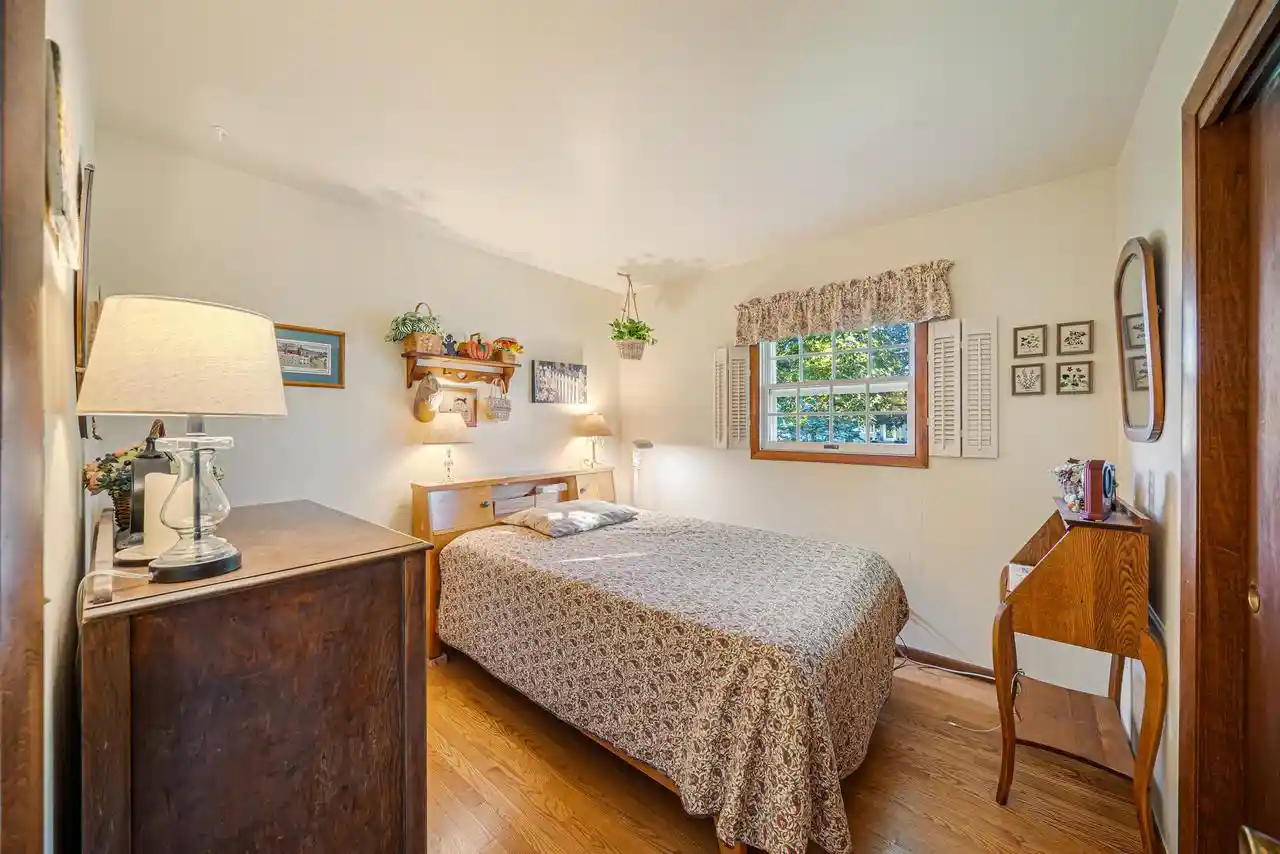 Photo 4 of Single family home for sale at 1335 Clairville Rd, Oshkosh, WI 54904 | MLS# 50334039 | Listing updated on 2026-10-08