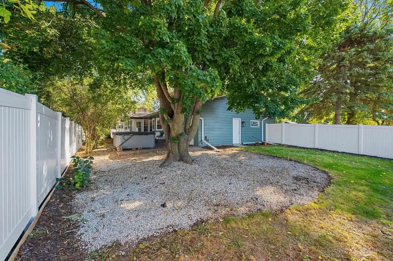 Photo 2 of Single family home for sale at 344 Miramar Dr, Green Bay, WI 54301 | MLS# 50334043 | Listing updated on 2026-10-08