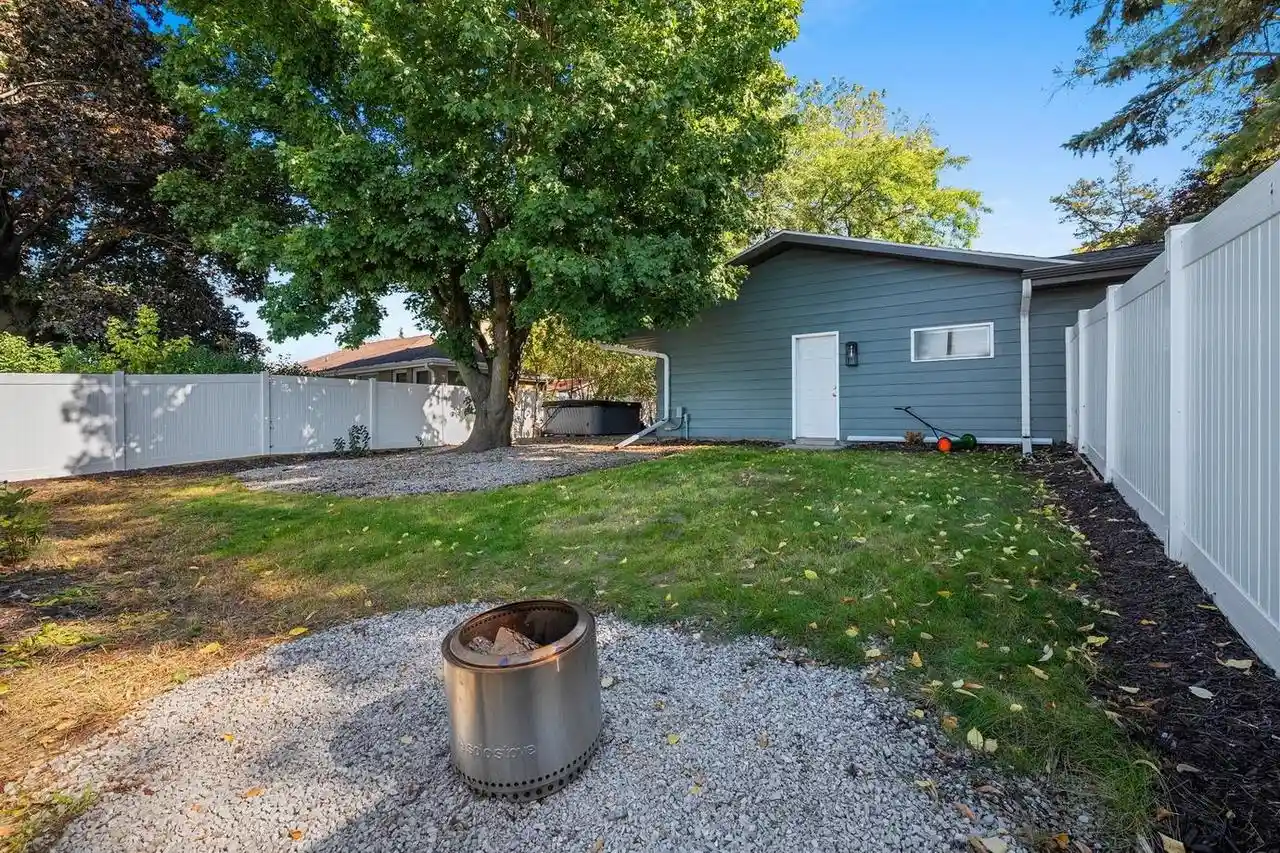 Photo 3 of Single family home for sale at 344 Miramar Dr, Green Bay, WI 54301 | MLS# 50334043 | Listing updated on 2026-10-08