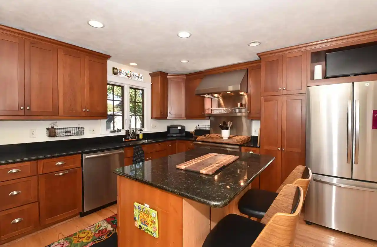 Photo 2 of Single family home for sale at 3701 N Bay Dr, Racine, WI 53402 | MLS# 1984025 | Listing updated on 2026-10-08
