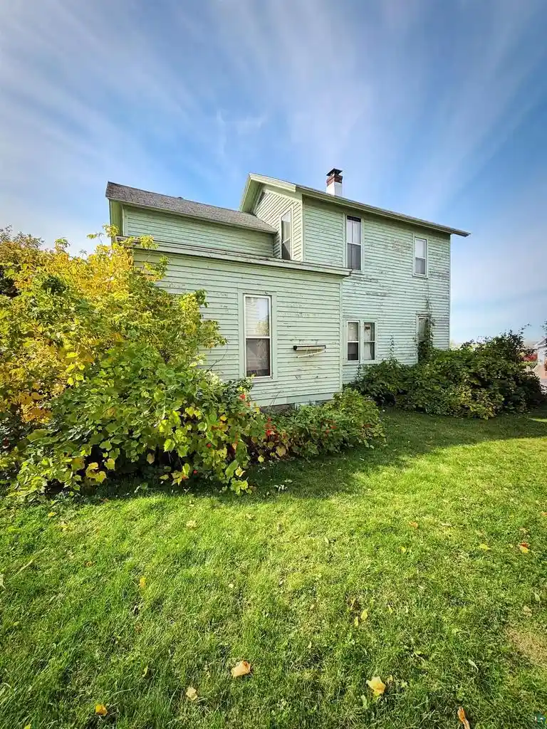 Photo 3 of Multi family home for sale at 510 Lake Shore Dr W, Ashland, WI 54806 | MLS# 6128401 | Listing updated on 2026-10-08