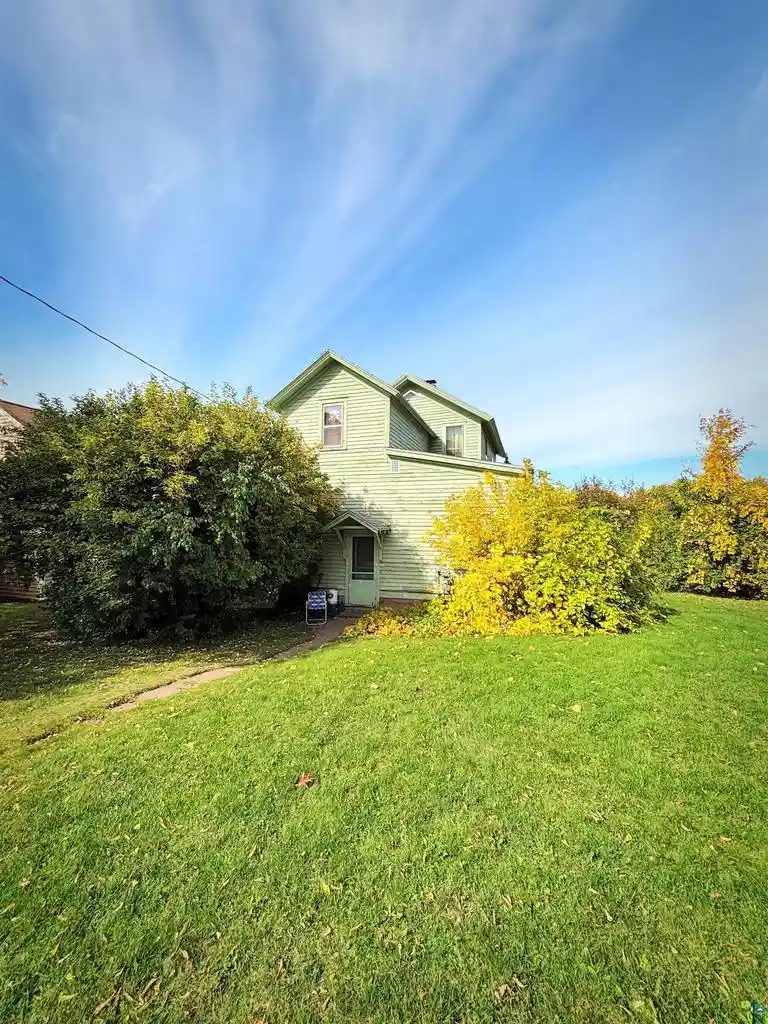 Photo 4 of Multi family home for sale at 510 Lake Shore Dr W, Ashland, WI 54806 | MLS# 6128401 | Listing updated on 2026-10-08