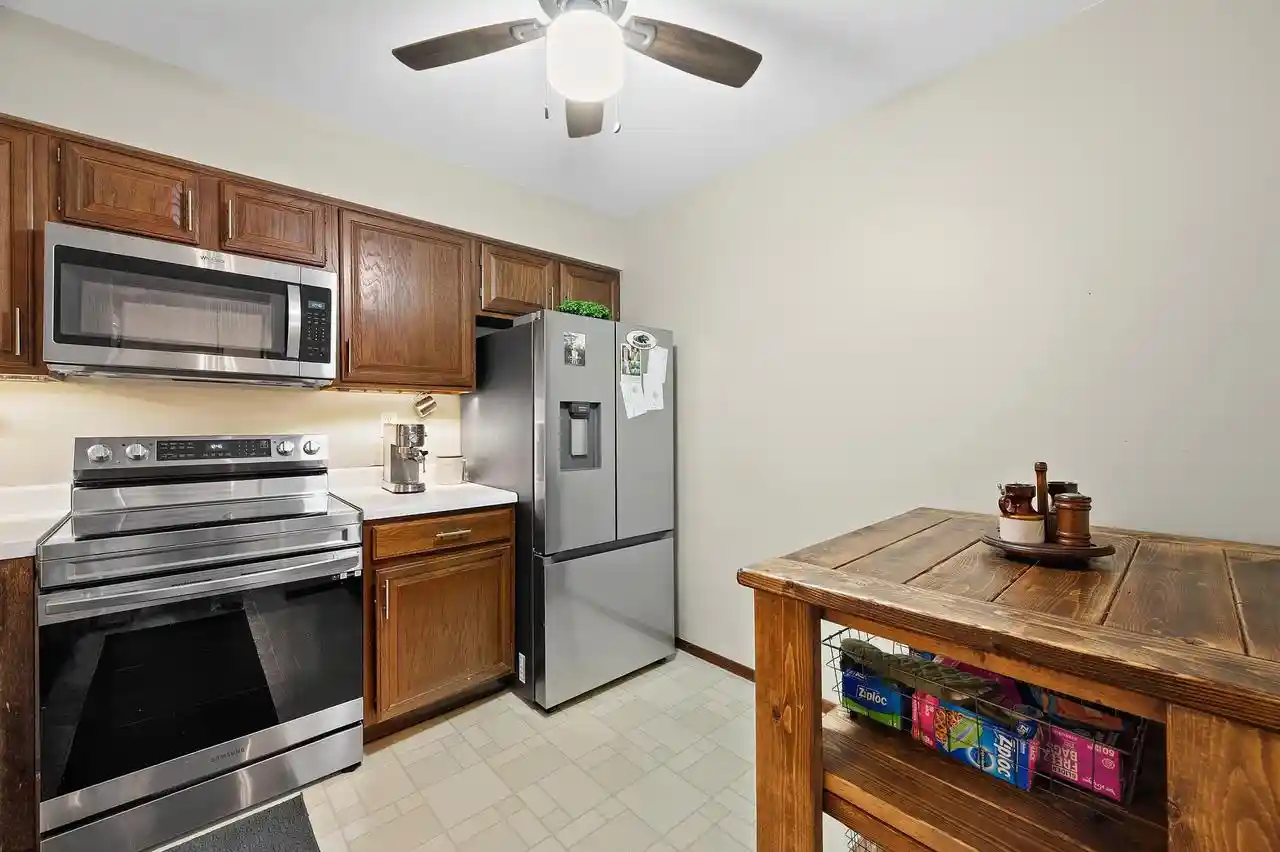Photo 3 of Condo for sale at 1818 E Shorewood Blvd #211, Milwaukee, WI 53211 | MLS# 1984050 | Listing updated on 2026-10-09
