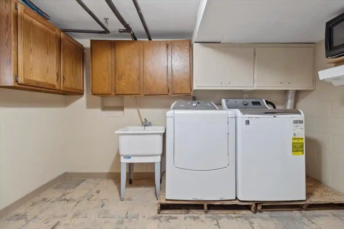 Photo 3 of Single family home for sale at W5906 Valley Pkwy, La Crosse, WI 54601 | MLS# 1984051 | Listing updated on 2026-10-09