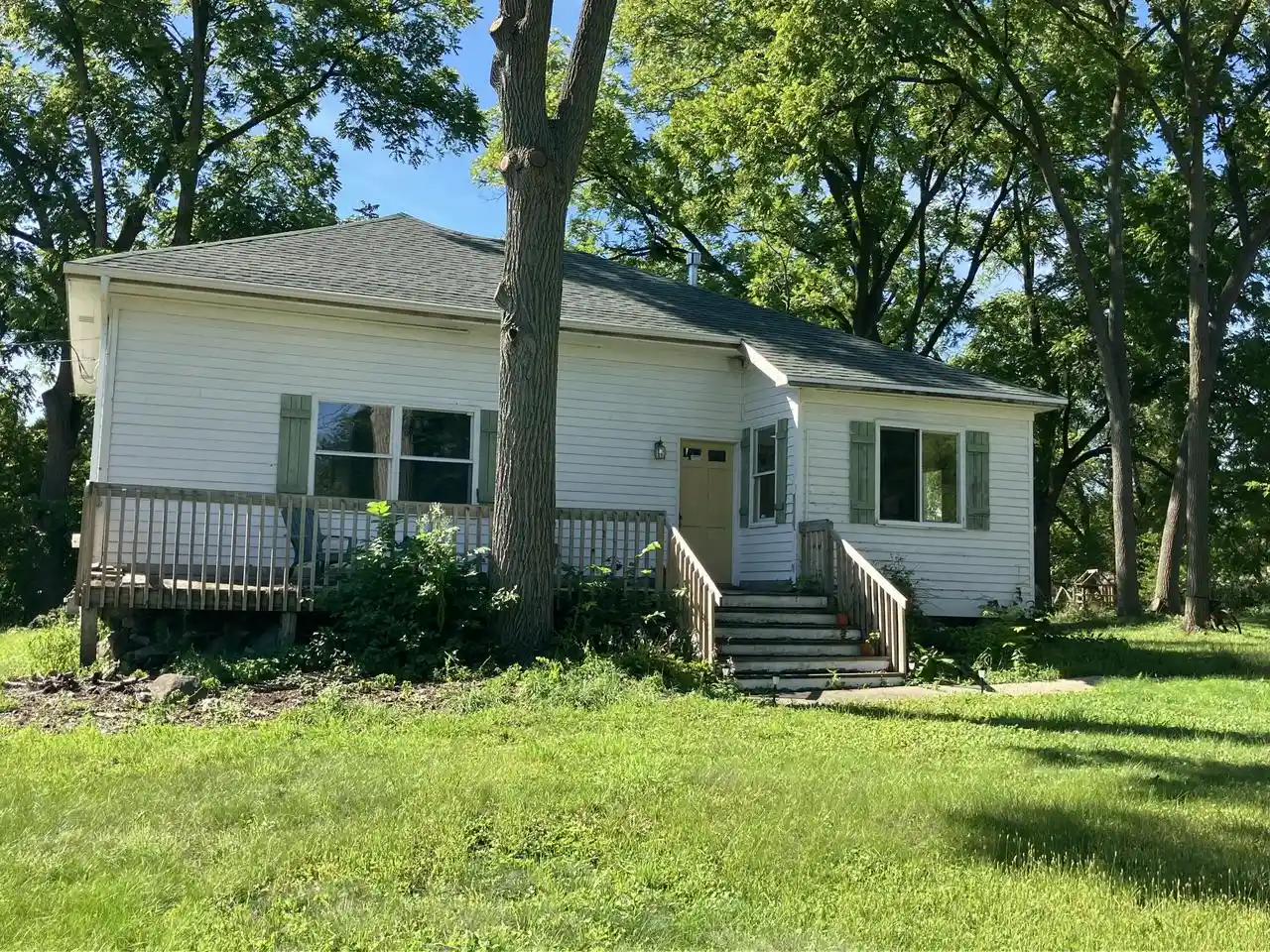 Photo 3 of Single family home for sale at 10400 W Parnell Ave, Hales Corners, WI 53130 | MLS# 1984063 | Listing updated on 2026-10-09