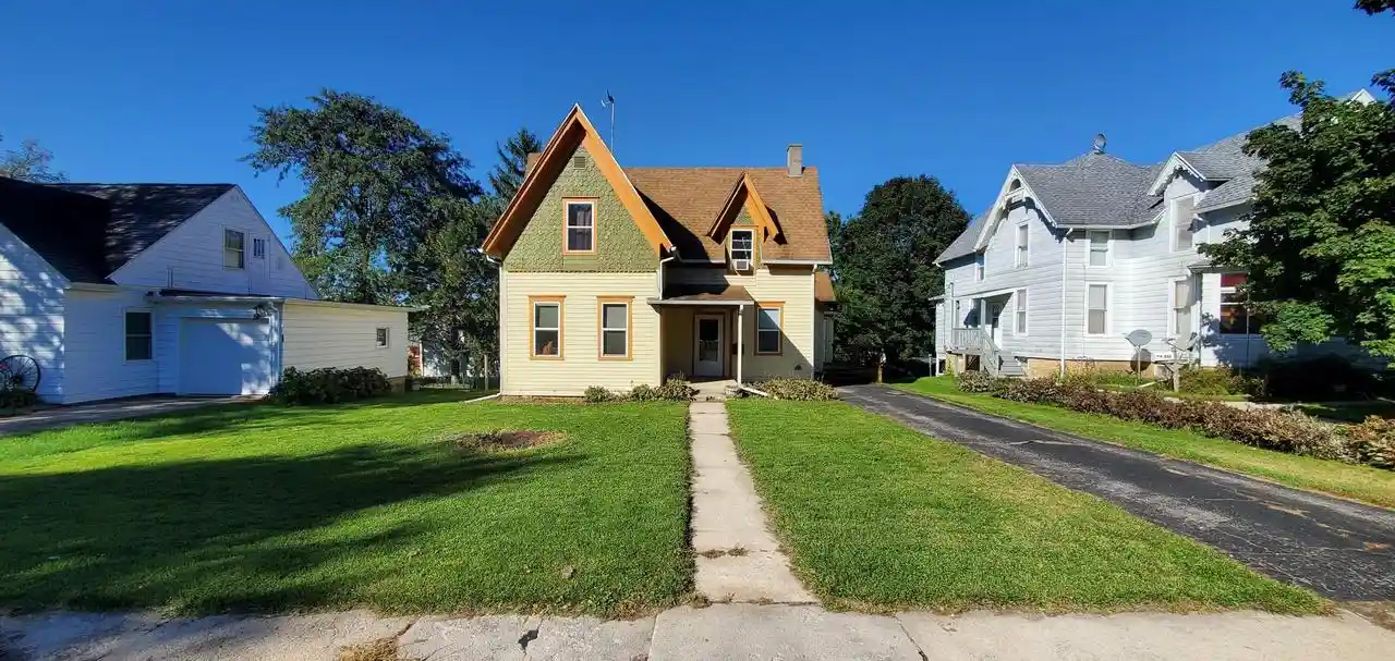 Photo 1 of Single family home for sale at 816 Keep St, Darlington, WI 53530 | MLS# 2034331 | Listing updated on 2026-10-09