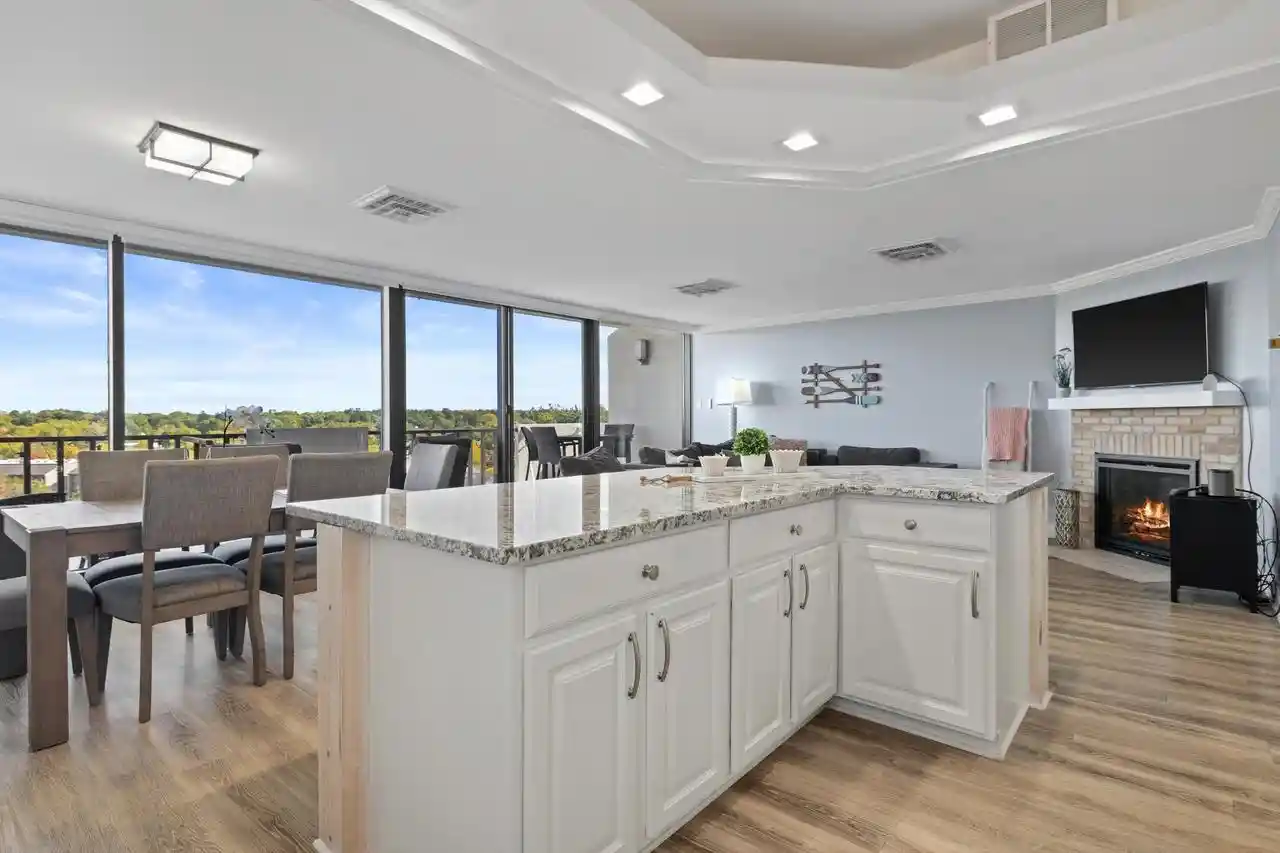Listing Photo 4 - Condo for sale in building located at 101 Broad St, Lake Geneva, WI 53147 - Unit #901