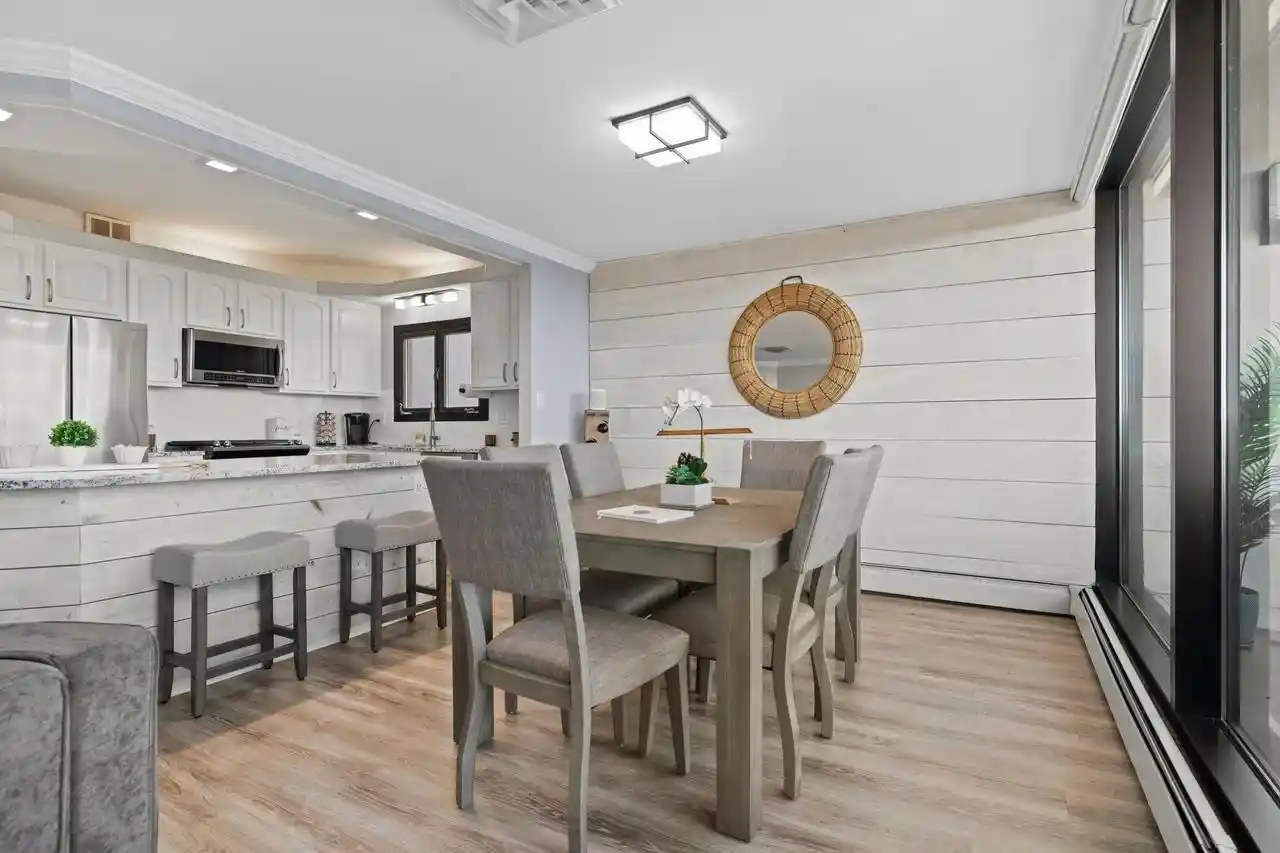 Listing Photo 5 - Condo for sale in building located at 101 Broad St, Lake Geneva, WI 53147 - Unit #901